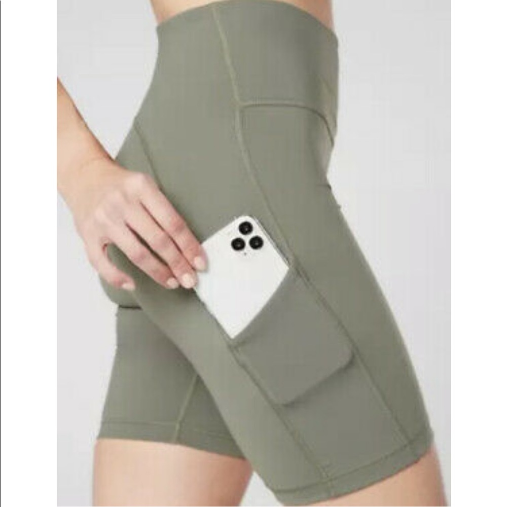 Athleta Ultimate Stash Pocket 7” Short